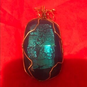 Vintage Elegant Blue Pendant Stone for a necklace. Brilliant color